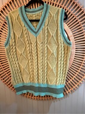 Women’s Cable Knit V‑Neck Sweater Vest in Light Green with Teal Trim- size Large